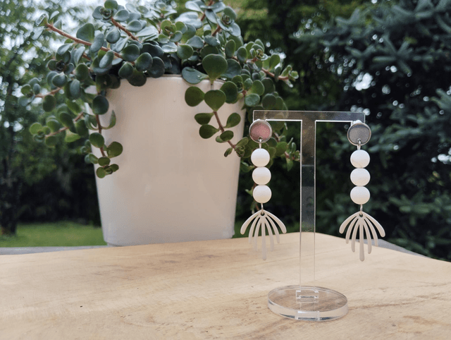 VANCOUVER howlite