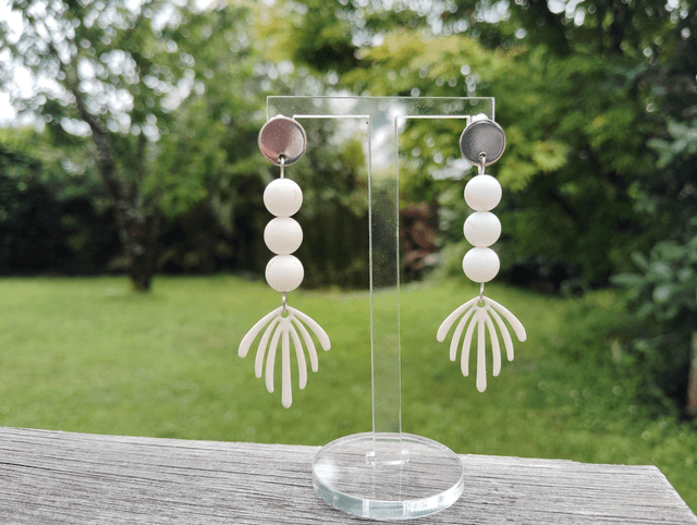 VANCOUVER howlite